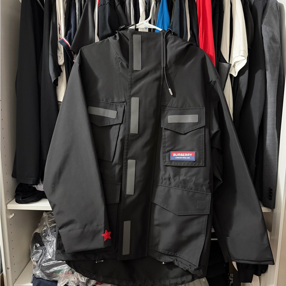 BURBERRY
Black Reflective Trim Technical